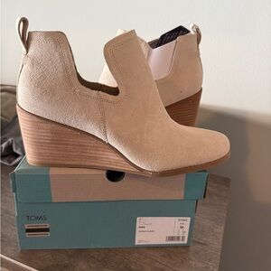 Toms Cream Wedge Shoes Suede Wedges